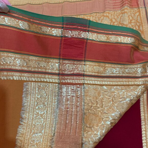 Traditional Indian Saree With Blouse - Red & Gold Silk Blend - Picture 2 of 3